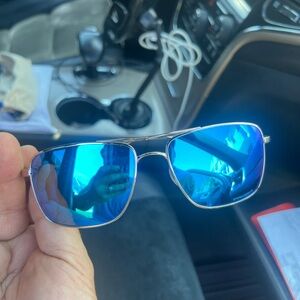 New radiant Blue Oakley Aviator Sunglasses. Beautiful and very stylish